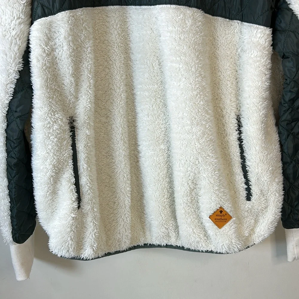 Simply Southern‎ Women’s White & Green Pullover Sherpa Size XL